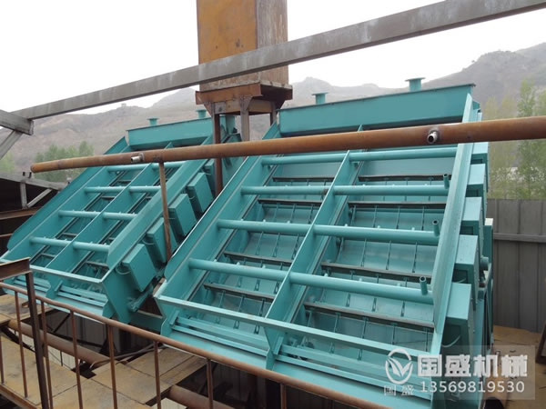 更換電磁高頻振動篩的篩網